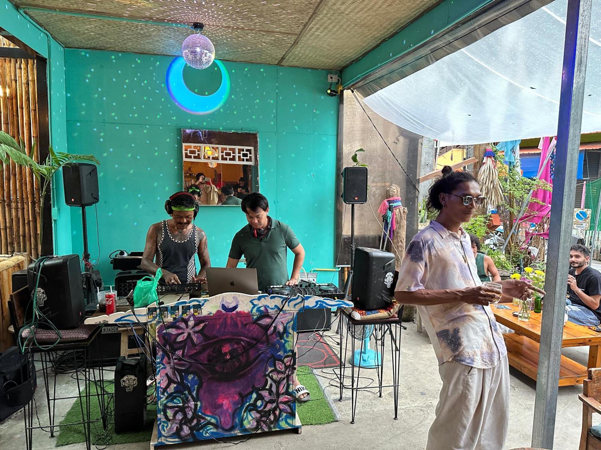Hostel And Music Bar Bros パーイ エクステリア 写真