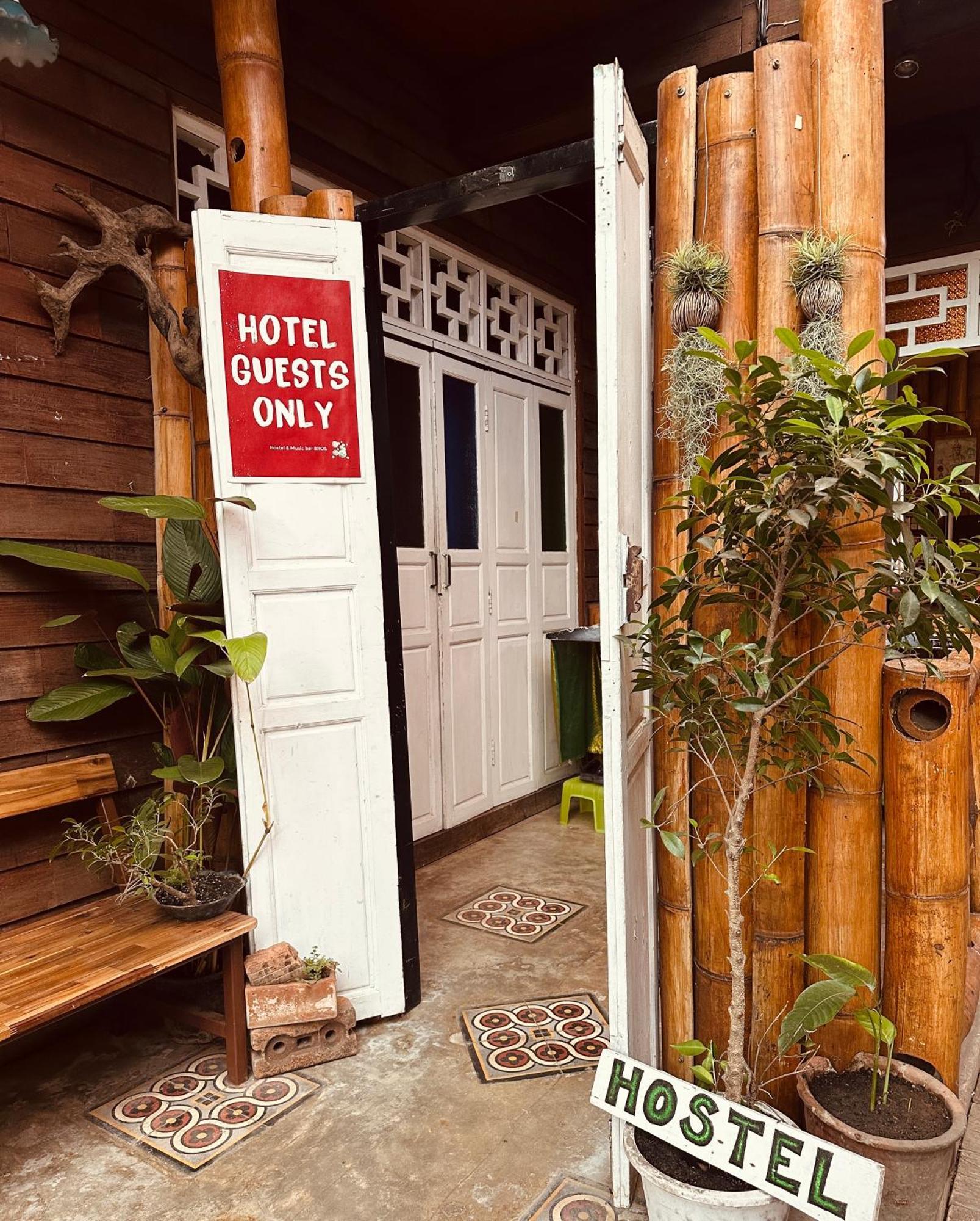 Hostel And Music Bar Bros パーイ エクステリア 写真